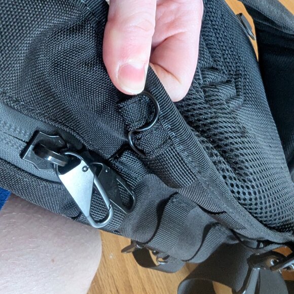 VAULTEK LifePod 2.0 SlingBag (bag only) - Brand New, Black - Picture 11 of 14